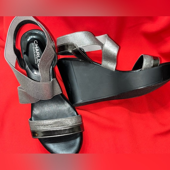 Charles David women’s metallic wedge - Picture 3 of 6
